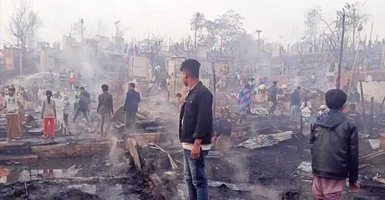 উখিয়ার রোহিঙ্গা ক্যাম্পে ভয়াবহ অগ্নিকাণ্ড, শতাধিক বসতঘর পুড়ে ছাই
