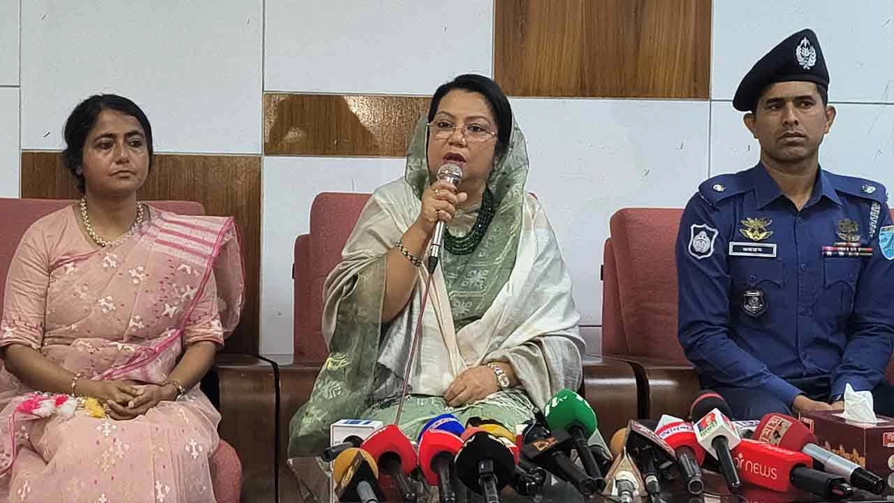 হজযাত্রীদের সুবিধা ও টিকিটিং সিন্ডিকেট ভাঙতে উদ্যোগের কথা জানালেন বিমানমন্ত্রী