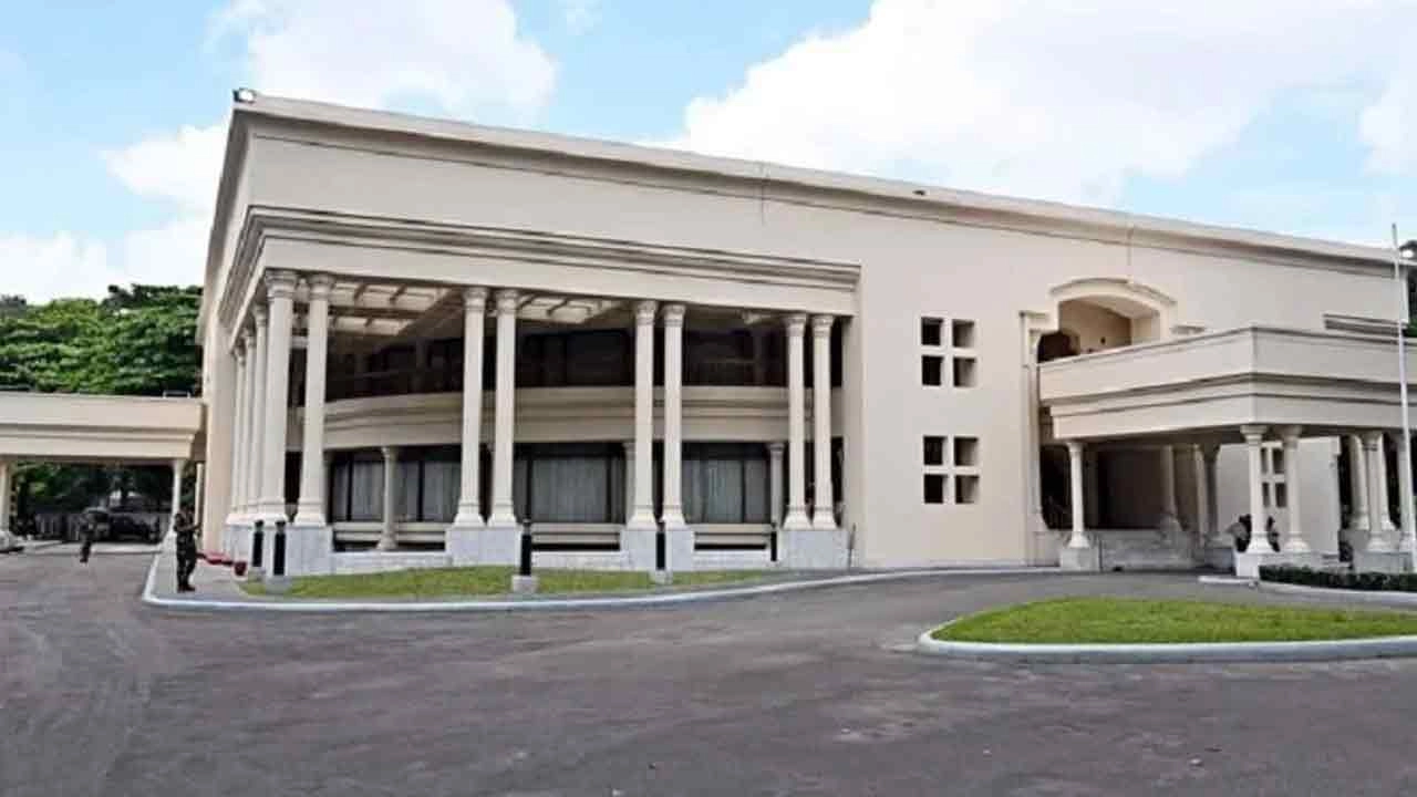 সরকারি বাসভবন ছাড়ার নির্দেশ পেলেন সাবেক উপদেষ্টারা