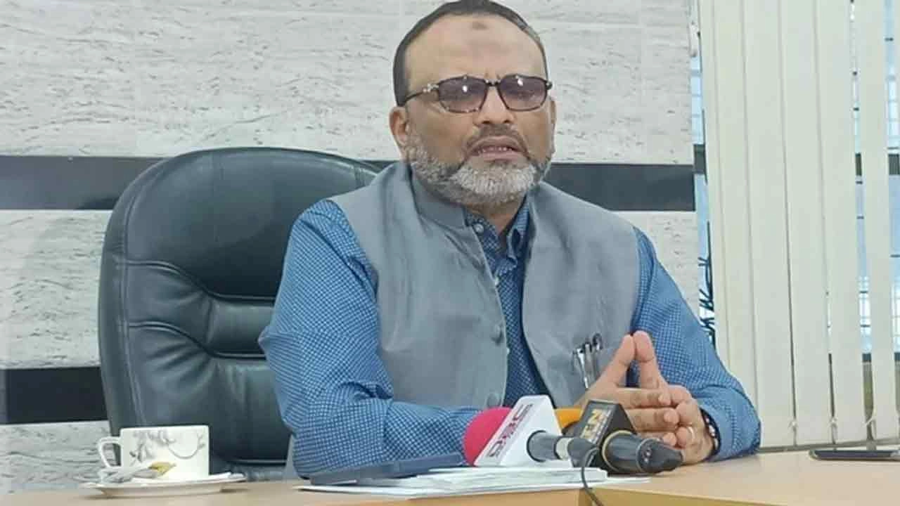 ঢাকা বিশ্ববিদ্যালয়ের উপাচার্য পদ থেকে অধ্যাপক নিয়াজ আহমদ খানের পদত্যাগ