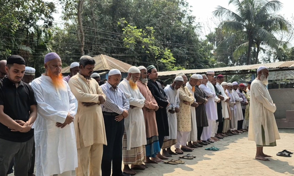 বগুড়ায় আমজনতার দলের মহাসচিব তারেক রহমানের বাবার প্রথম জানাজা সম্পন্ন