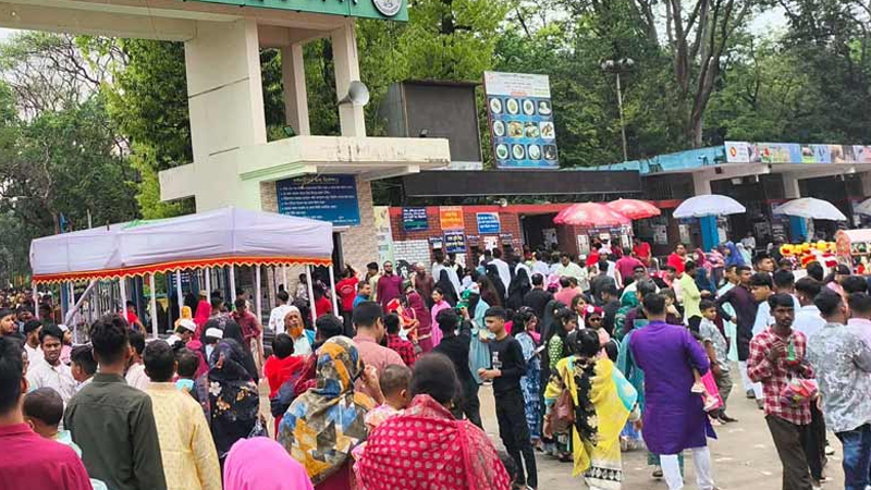 ঈদুল ফিতরে বিনোদন কেন্দ্রগুলোতে পরিবারসহ ভিড়ের তীব্রতা