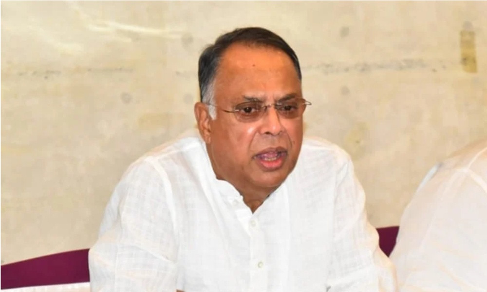 দেশে জ্বালানি তেলের পর্যাপ্ত মজুত, সাময়িক চাপ মানুষের আচরণের কারণে: মন্ত্রী