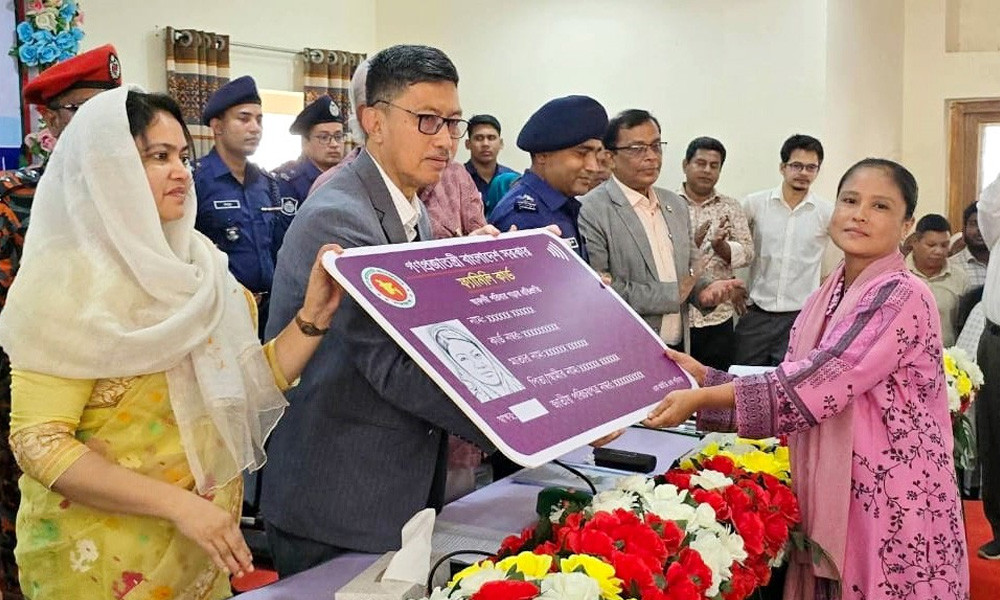 লামায় ১,০৯৭ পরিবারকে ফ্যামিলি কার্ড বিতরণ, পরিবারভিত্তিক উন্নয়নের ওপর গুরুত্ব