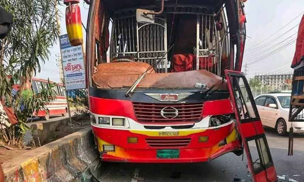 ফতুল্লায় যাত্রীবাহী বাস চাপায় পথচারী নিহত