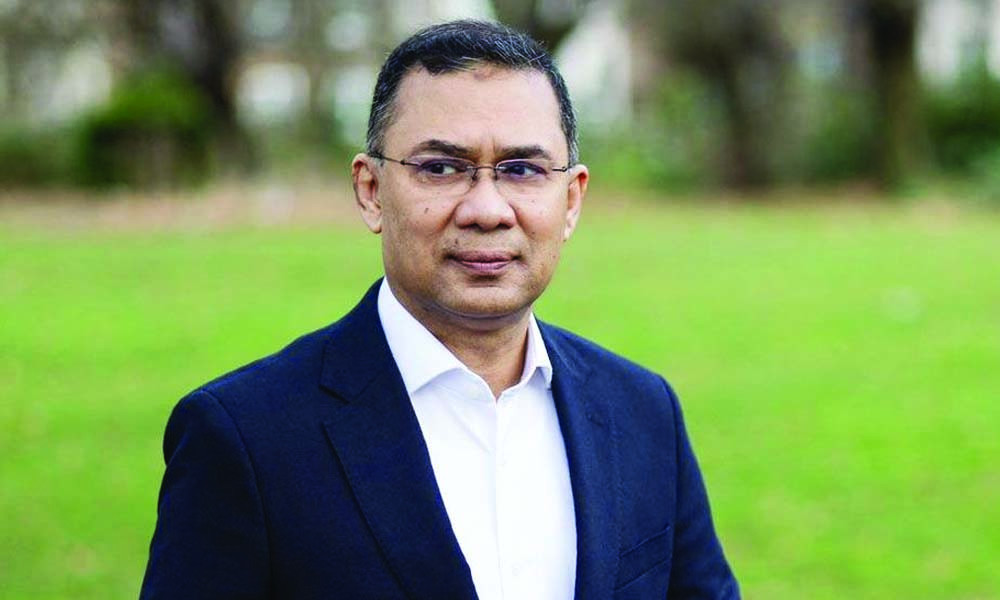 বিমানবন্দরে আটকে পড়া যাত্রীদের খোঁজ নিলেন প্রধানমন্ত্রী তারেক রহমান