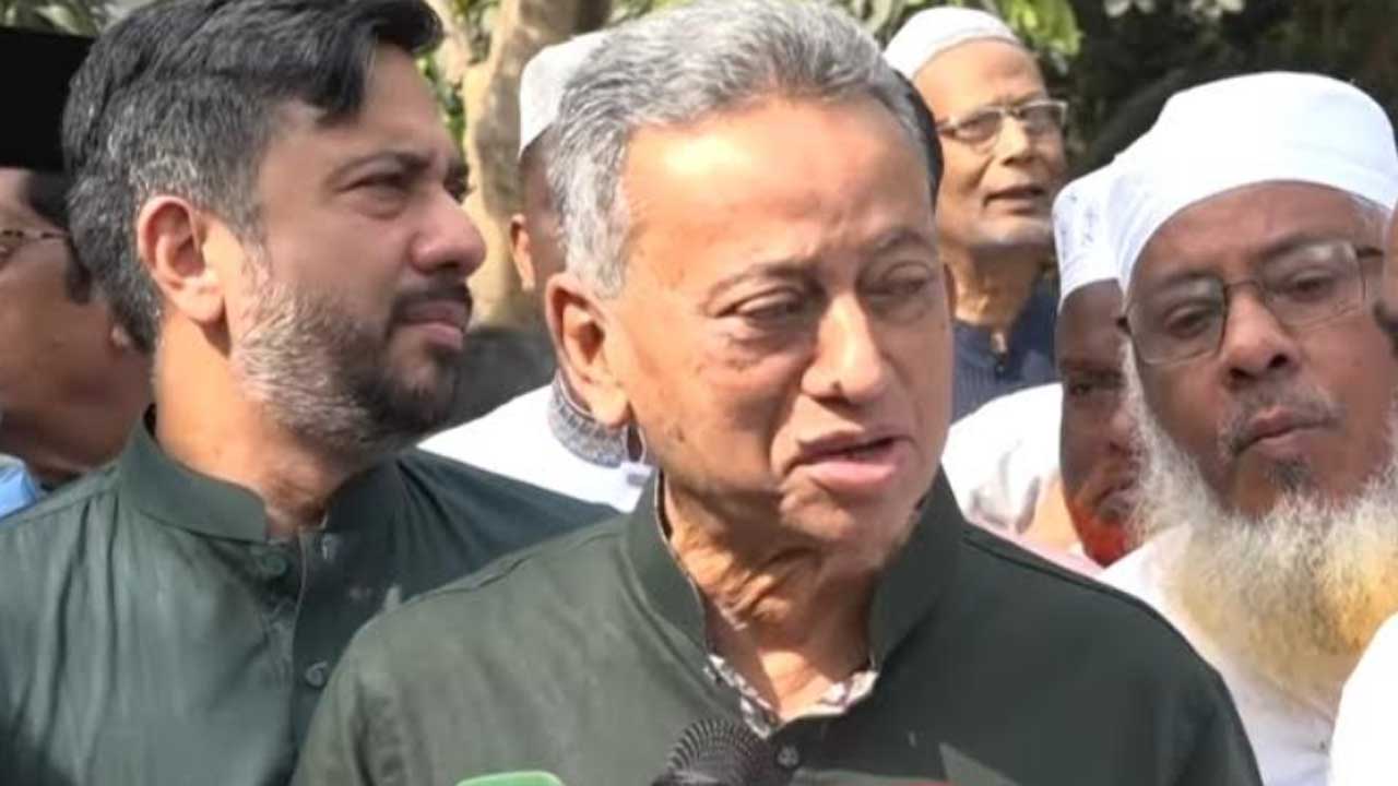 ঈদে গণতান্ত্রিক পরিবেশে ভিন্নমাত্রার আনন্দের কথা বললেন আমির খসরু