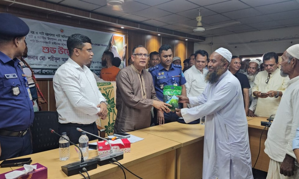 কৃষকদের জন্য ধান ও পাট বীজসহ সার বিতরণ উদ্বোধন