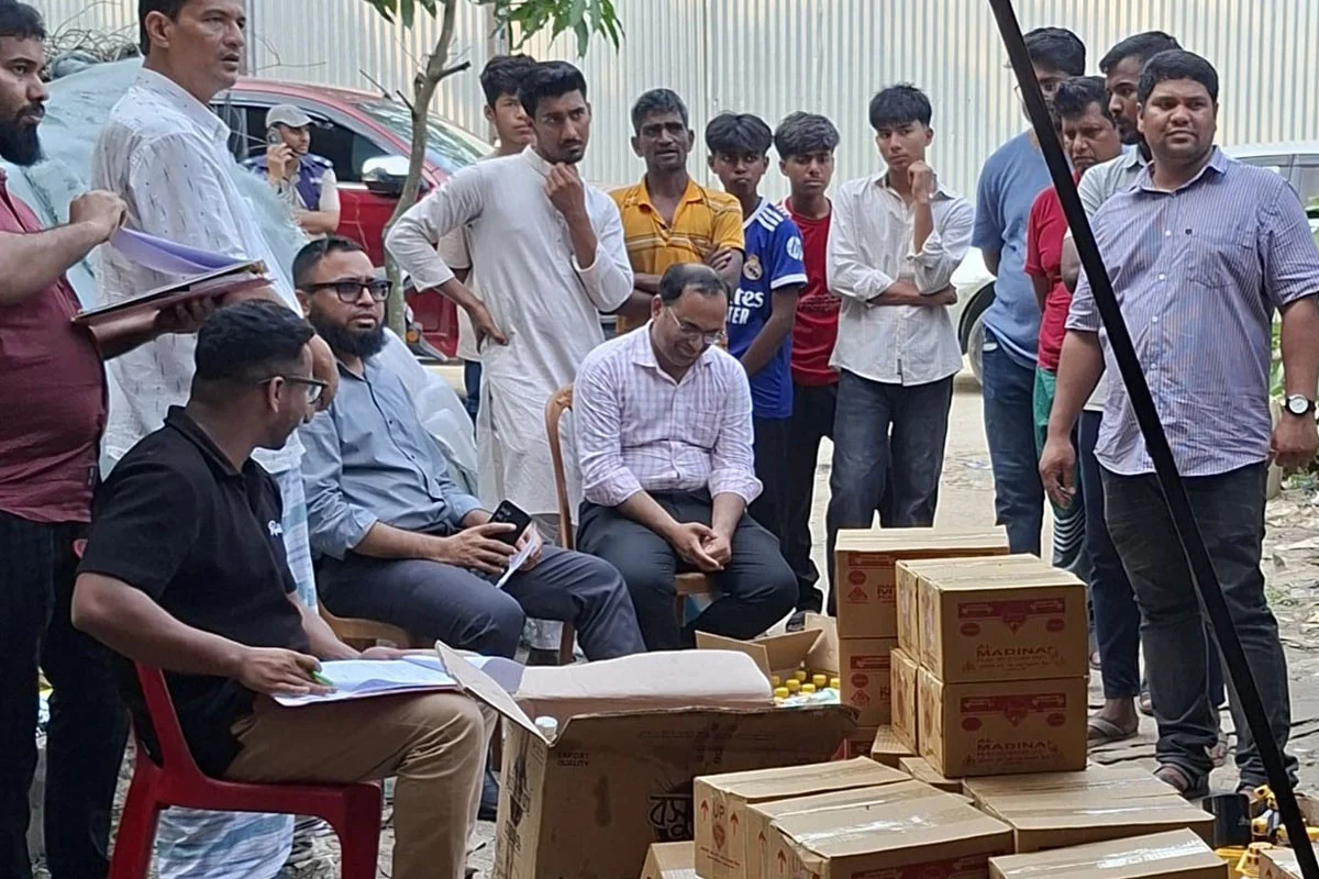বাঞ্ছারামপুরে ভেজাল তেল বিক্রি ও নকল লেবেল ব্যবহারের অভিযোগে প্রতিষ্ঠানকে এক লাখ টাকা জরিমানা