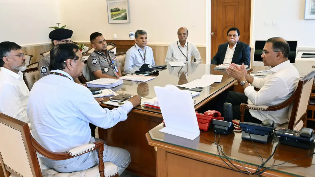 রাজধানীর হকারদের দ্রুত পুনর্বাসন ও যানজট নিরসনে প্রধানমন্ত্রীর নির্দেশ