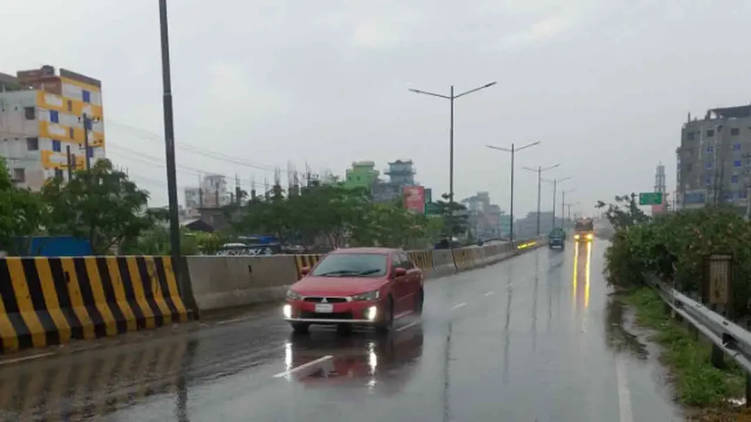 টানা বর্ষণে রাজধানীতে তীব্র জলাবদ্ধতা, ভোগান্তিতে নগরবাসী; চট্টগ্রাম বিভাগে মৃতের সংখ্যা বেড়ে ৪৩