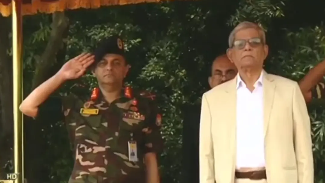 রাষ্ট্রপতি হিসেবে বঙ্গভবনে প্রথম কর্মদিবসে মির্জা ফখরুল ইসলাম আলমগীরের যোগদান