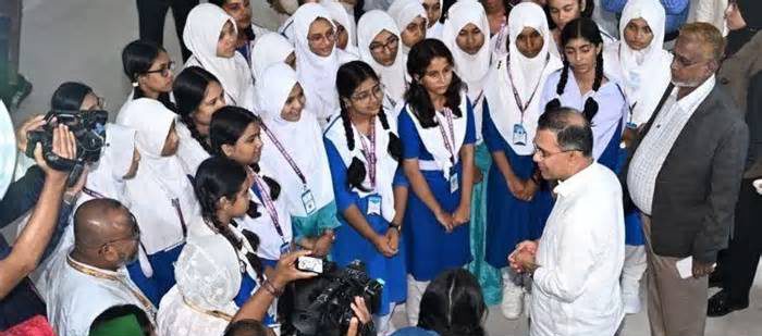 প্রাণির প্রতি যত্নশীল হতে শিক্ষার্থীদের আহ্বান জানালেন প্রধানমন্ত্রী