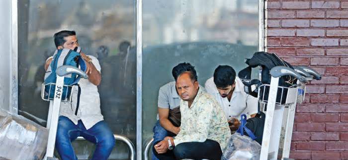 ঢাকা থেকে সৌদিগামী ৮৯ ফ্লাইট স্থগিত, দুর্ভোগে ১৪ হাজারের বেশি যাত্রী