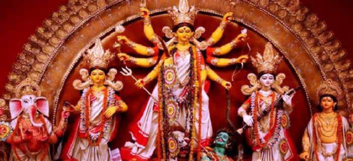 আজ মহাসপ্তমী, ঢাকের তালে মুখরিত দুর্গামণ্ডপ