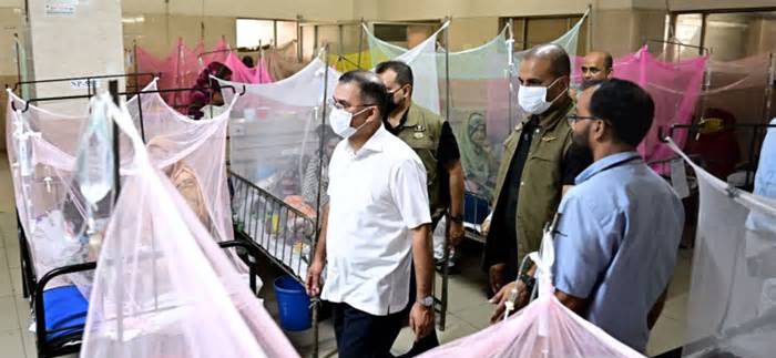 শিশু হাসপাতালে কক্ষে বসেই ধূমপান, চিকিৎসককে বরখাস্তের নির্দেশ প্রধানমন্ত্রীর