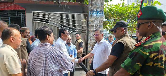 ডেঙ্গু: প্রতিরোধ কার্যক্রম দেখতে হঠাৎ আজিমপুর-ধানমন্ডিতে প্রধানমন্ত্রী