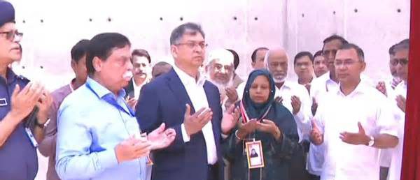 ওসমানী উদ্যানে জুলাই স্মৃতি স্তম্ভ উদ্বোধন করলেন প্রধানমন্ত্রী