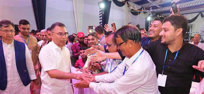 জেএম সেন হলের পূজামণ্ডপে ‘প্রথম প্রধানমন্ত্রী’ তারেক রহমান