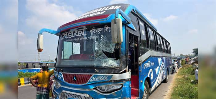 সড়ক দুর্ঘটনায় নিহত ২, অবরোধের পর ঢাকা-আরিচা মহাসড়কে যান চলাচল স্বাভাবিক