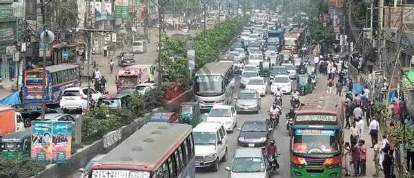 ছুটি শেষে চেনা রূপে ঢাকা