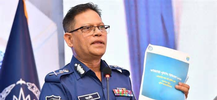 আইজিপিকে কি সরানো হবে? উপদেষ্টা বললেন, প্রধানমন্ত্রীর বিবেচনা