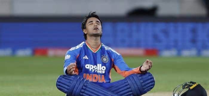 অভিষেক-সূর্যবংশীর তাণ্ডবে পাওয়ার প্লেতে বিশ্বরেকর্ড, ভারতের তিনে তিন