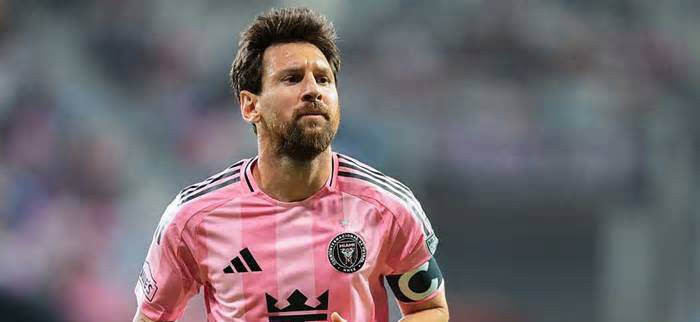 পঞ্চম হলুদ কার্ডের পরও যে নিয়মে নিষেধাজ্ঞা পাচ্ছেন না মেসি