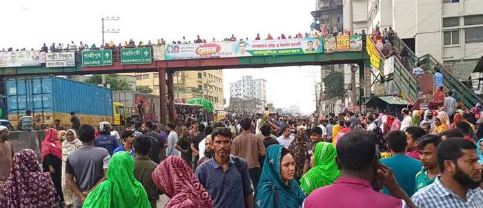ঢাকা-টাঙ্গাইল মহাসড়ক অবরোধ-সংঘর্ষে ১০ শিল্পপুলিশসহ অর্ধশতাধিক পোশাকশ্রমিক আহত